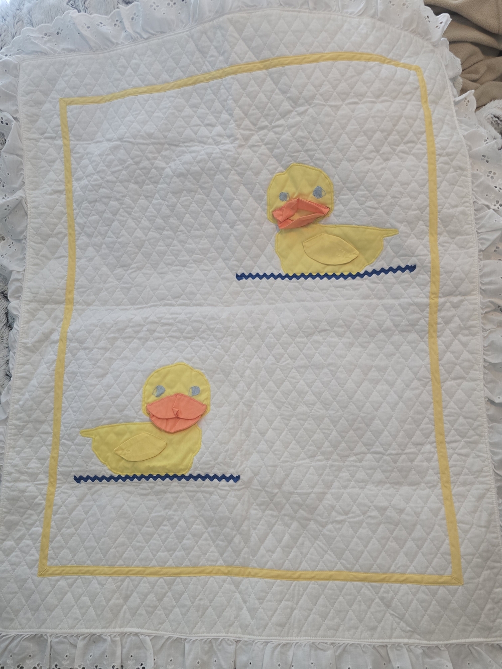 Rare Vintage Yellow Duck Appliqué Baby Quilt 32x40 EUC Cottagecore
